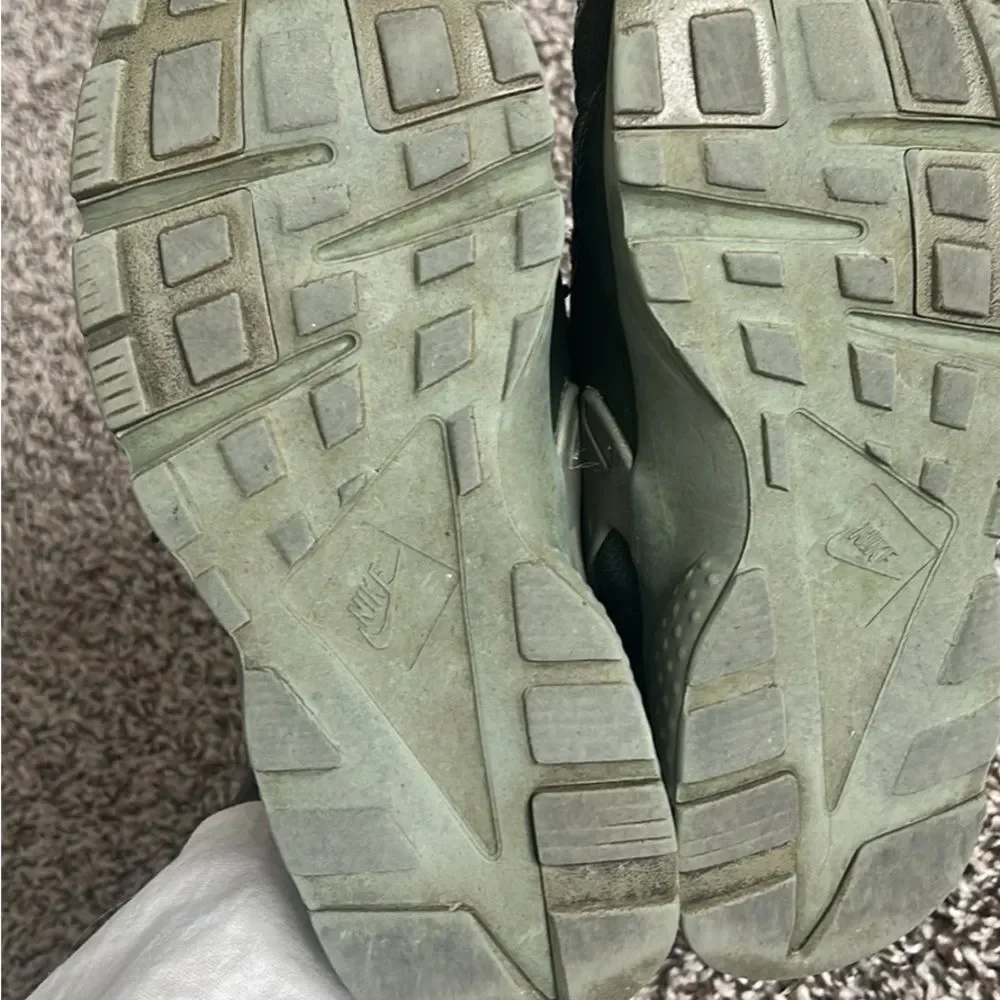 Nike Huarache Run size 6Y